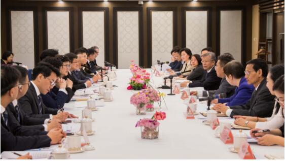 司法部副部长王振江会见香港律师会理事会代表团